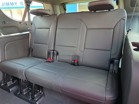 New 2026 Chevrolet Suburban Z71 w/ Z71 Off-Road Package AWD/4WD image 12