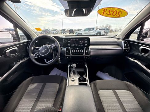 Used 2023 Kia Sorento LX image 16