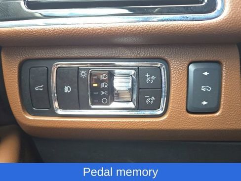 Used 2023 Lincoln Navigator Reserve AWD/4WD image 16
