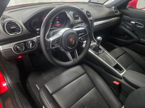 Certified 2024 Porsche 718 Cayman image 5