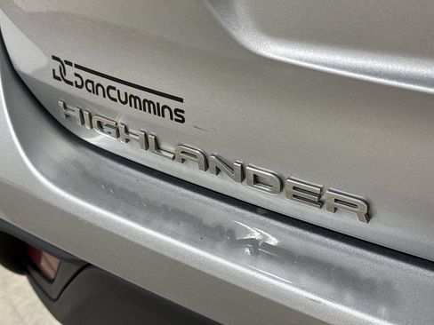 Used 2020 Toyota Highlander XLE AWD/4WD image 27
