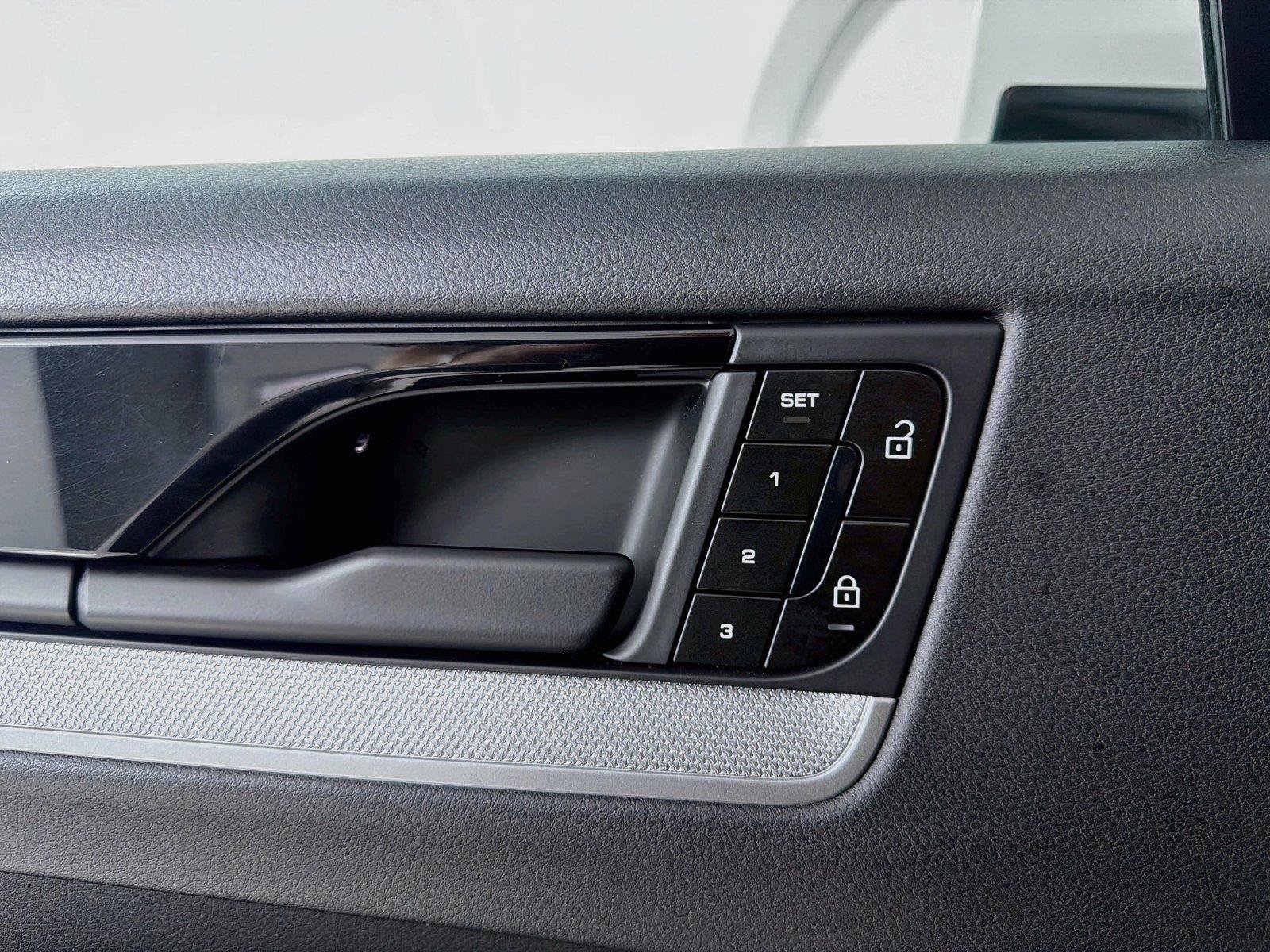 Certified 2024 Porsche Cayenne Coupe AWD/4WD image 7