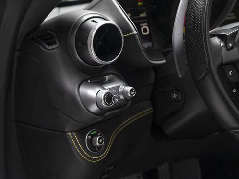 Used 2019 Ferrari Portofino Base image 22