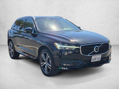 Used 2021 Volvo XC60 T5 Momentum w/ Premium Package AWD/4WD image 3