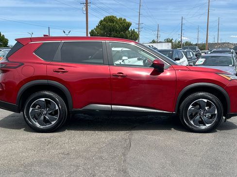 Used 2025 Nissan Rogue SV AWD/4WD image 3