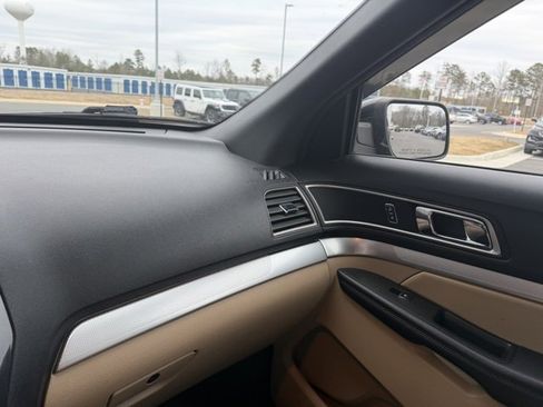 Used 2017 Ford Explorer XLT w/ Equipment Group 202A image 17