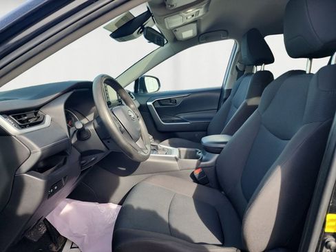 Certified 2022 Toyota RAV4 LE image 9