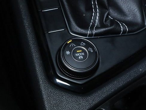 Used 2023 Volkswagen Taos SEL image 29