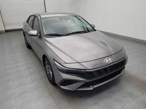 Used 2024 Hyundai Elantra SEL image 13