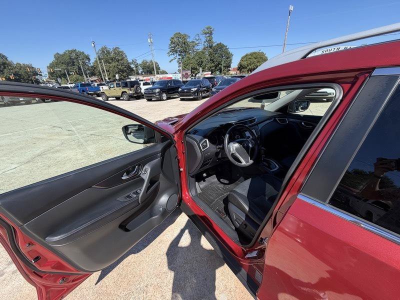 Used 2016 Nissan Rogue SL w/ SL Premium Package FWD image 16