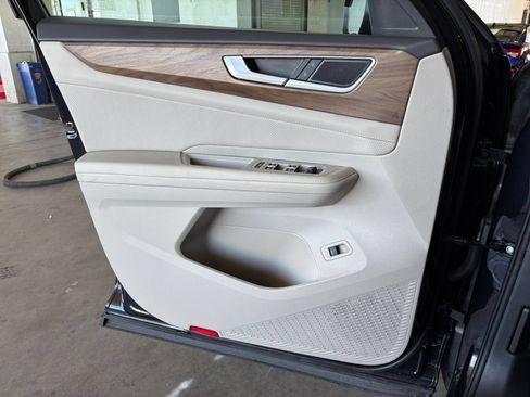 Used 2026 Volkswagen Atlas SE FWD image 15