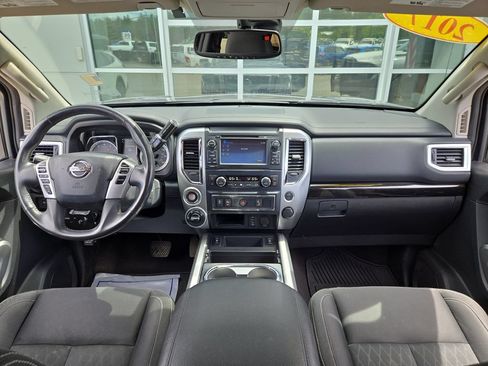 Used 2017 Nissan Titan SV AWD/4WD image 18