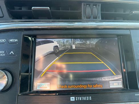 Used 2014 Toyota Avalon Limited w/ Technology Package FWD image 12