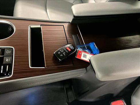 Certified 2024 Toyota Sienna XLE image 32