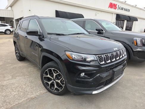 Used 2025 Jeep Compass Limited image 7