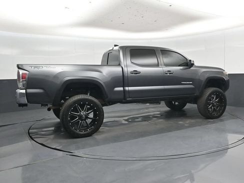 Used 2020 Toyota Tacoma TRD Off-Road AWD/4WD image 3