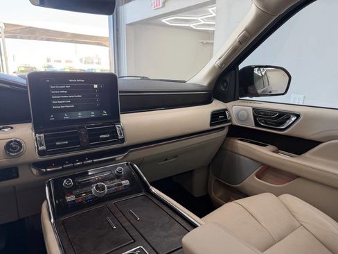 Used 2021 Lincoln Navigator Reserve image 23