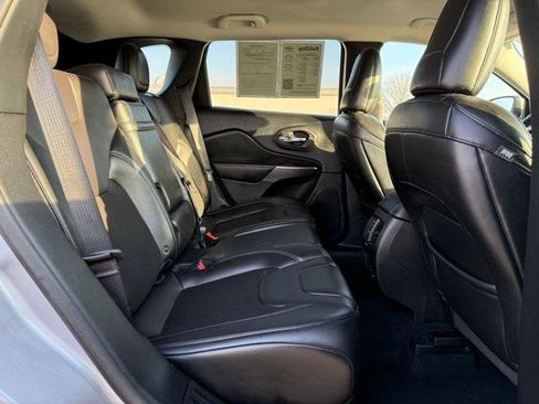 Used 2019 Jeep Cherokee Latitude Plus image 34