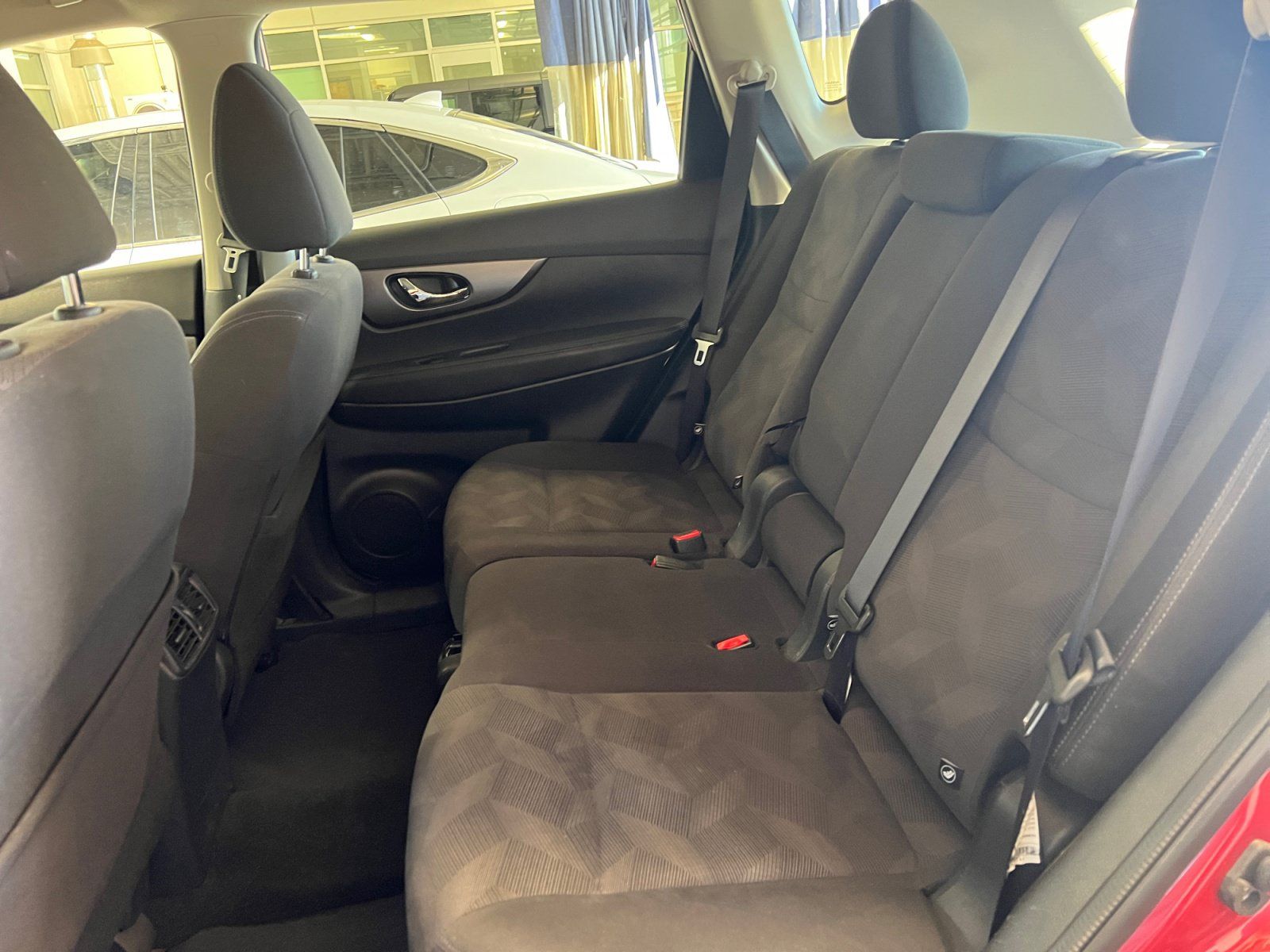 Used 2016 Nissan Rogue SV AWD/4WD image 25