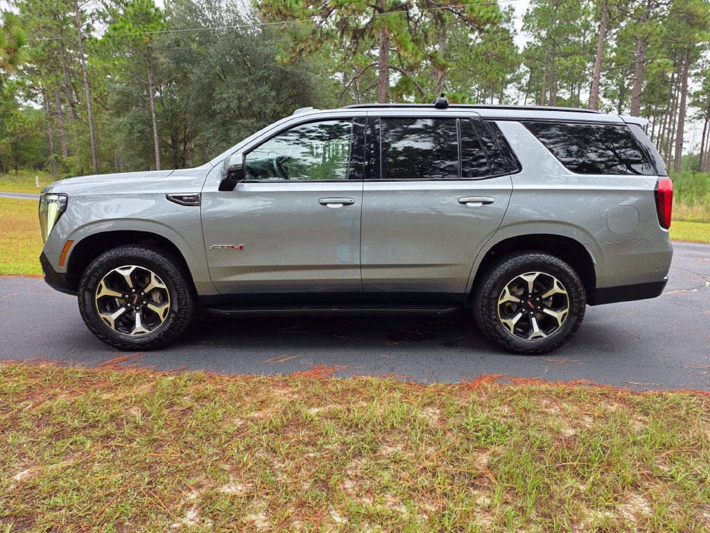 Used 2025 GMC Yukon AT4 AWD/4WD image 2