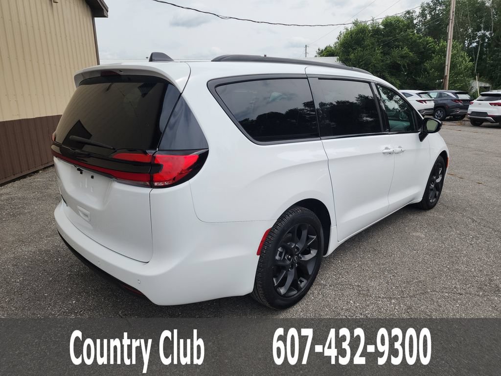 New 2026 Chrysler Pacifica Select w/ S Appearance Package FWD image 8