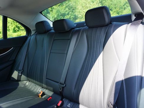 Used 2017 Mercedes-Benz E 300 4MATIC image 24
