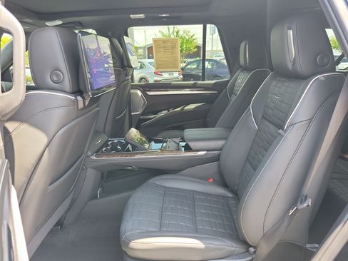 Certified 2025 Cadillac Escalade Sport Platinum AWD/4WD image 17