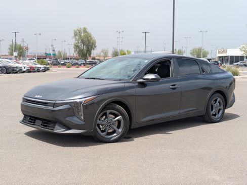Certified 2025 Kia K4 FWD image 31