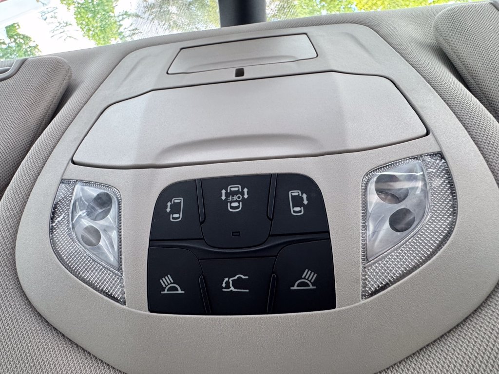 Used 2024 Chrysler Pacifica Touring-L FWD image 25