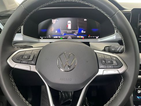 New 2025 Volkswagen Taos SE image 20