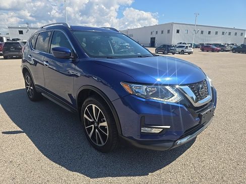 Used 2019 Nissan Rogue SV AWD/4WD image 2