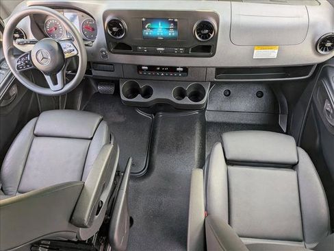 Used 2024 Mercedes-Benz Sprinter 2500 image 14