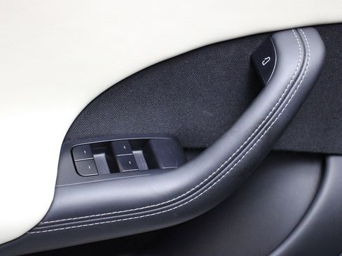 Used 2022 Tesla Model S Plaid image 26