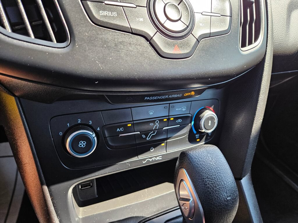 Used 2017 Ford Focus SE FWD image 25