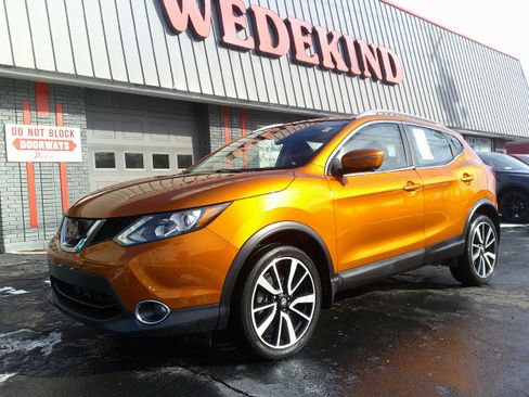 Used 2017 Nissan Rogue Sport SL w/ SL Premium Package image 1
