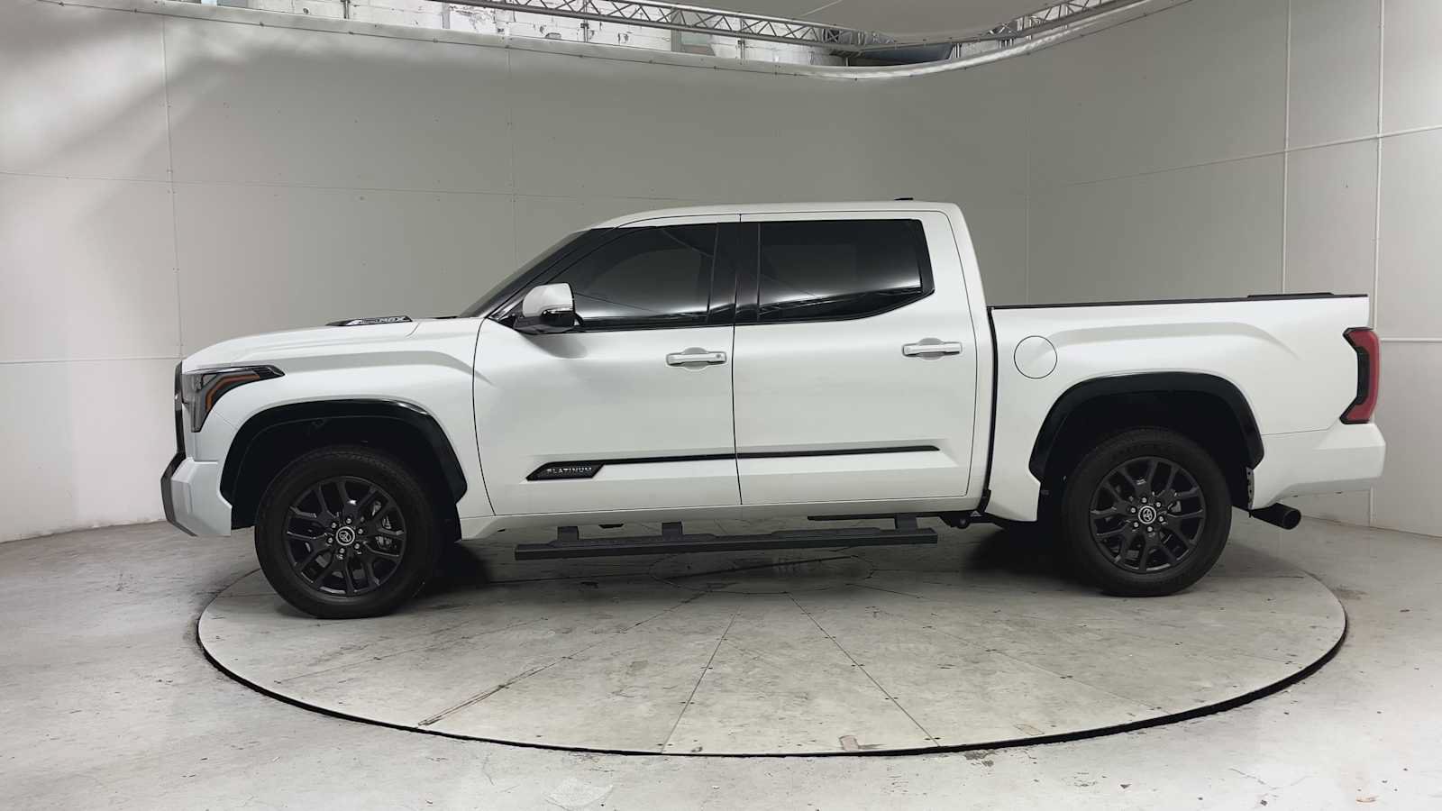 Used 2022 Toyota Tundra Platinum AWD/4WD image 5