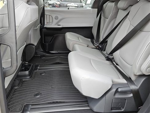 New 2026 Toyota Sienna XLE image 7
