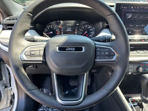 Used 2025 Jeep Compass Limited AWD/4WD image 30