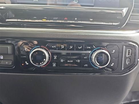 Used 2025 GMC Sierra 1500 Elevation image 27