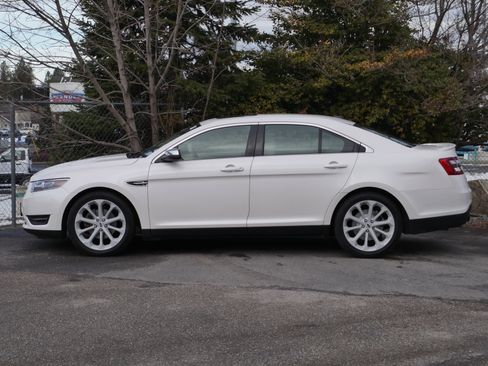 Used 2017 Ford Taurus Limited image 18