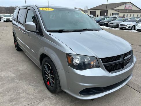 Used 2015 Dodge Grand Caravan SE image 3