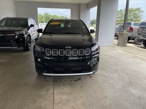 Used 2024 Jeep Compass Limited AWD/4WD image 5