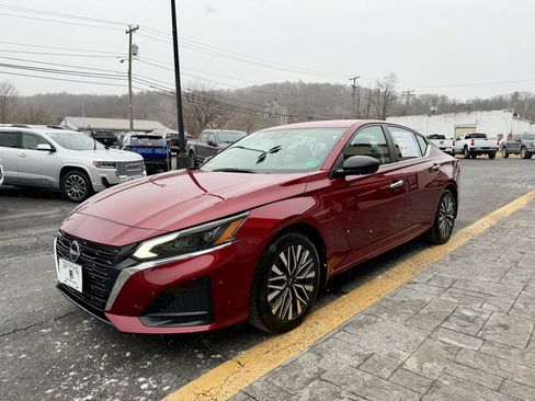 Used 2024 Nissan Altima 2.5 SV image 4