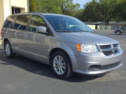 Used 2015 Dodge Grand Caravan SXT FWD image 3