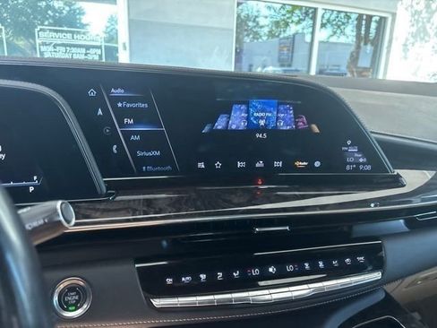 Certified 2023 Cadillac Escalade Premium Luxury w/ Performance Package AWD/4WD image 18