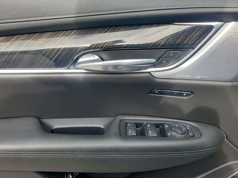 Used 2022 Cadillac XT6 Premium Luxury image 25