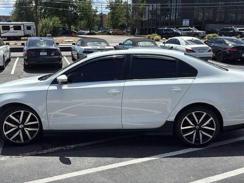 Used 2018 Volkswagen Jetta GLI FWD image 6