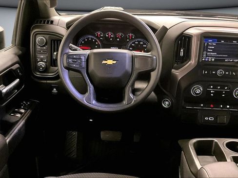 Used 2024 Chevrolet Silverado 2500 Custom image 9