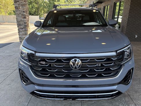 Used 2024 Volkswagen Atlas Cross Sport SEL R-Line AWD/4WD image 3