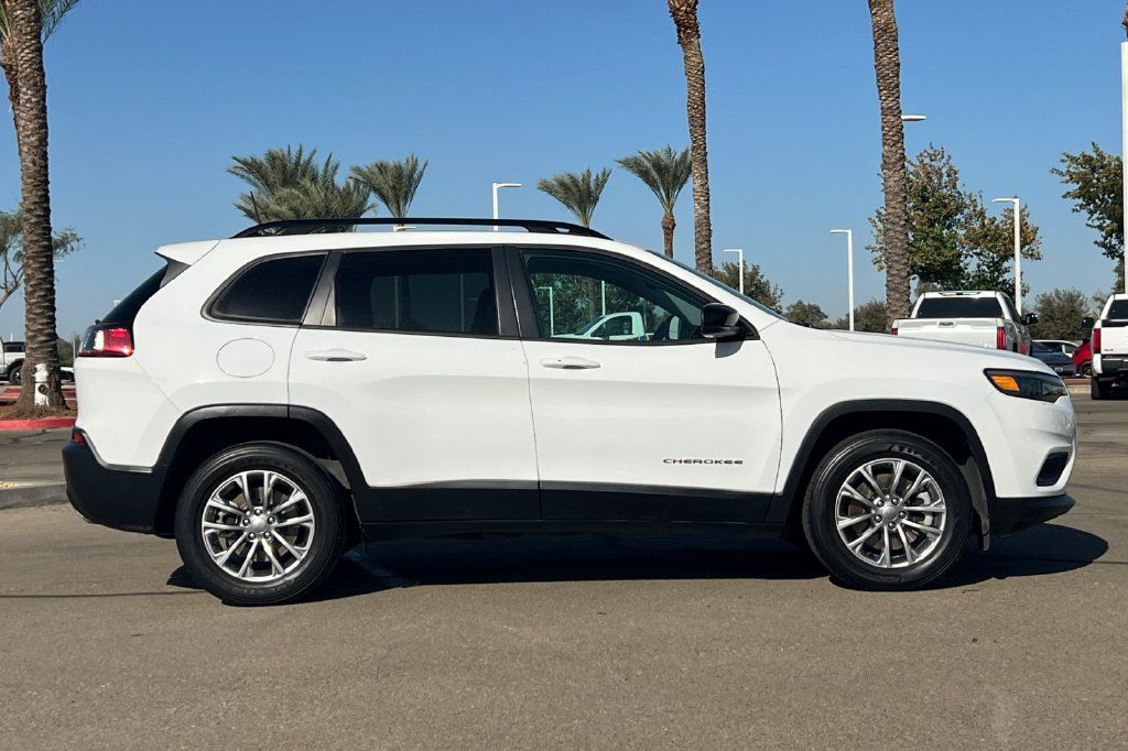 Used 2022 Jeep Cherokee Latitude Lux AWD/4WD image 3
